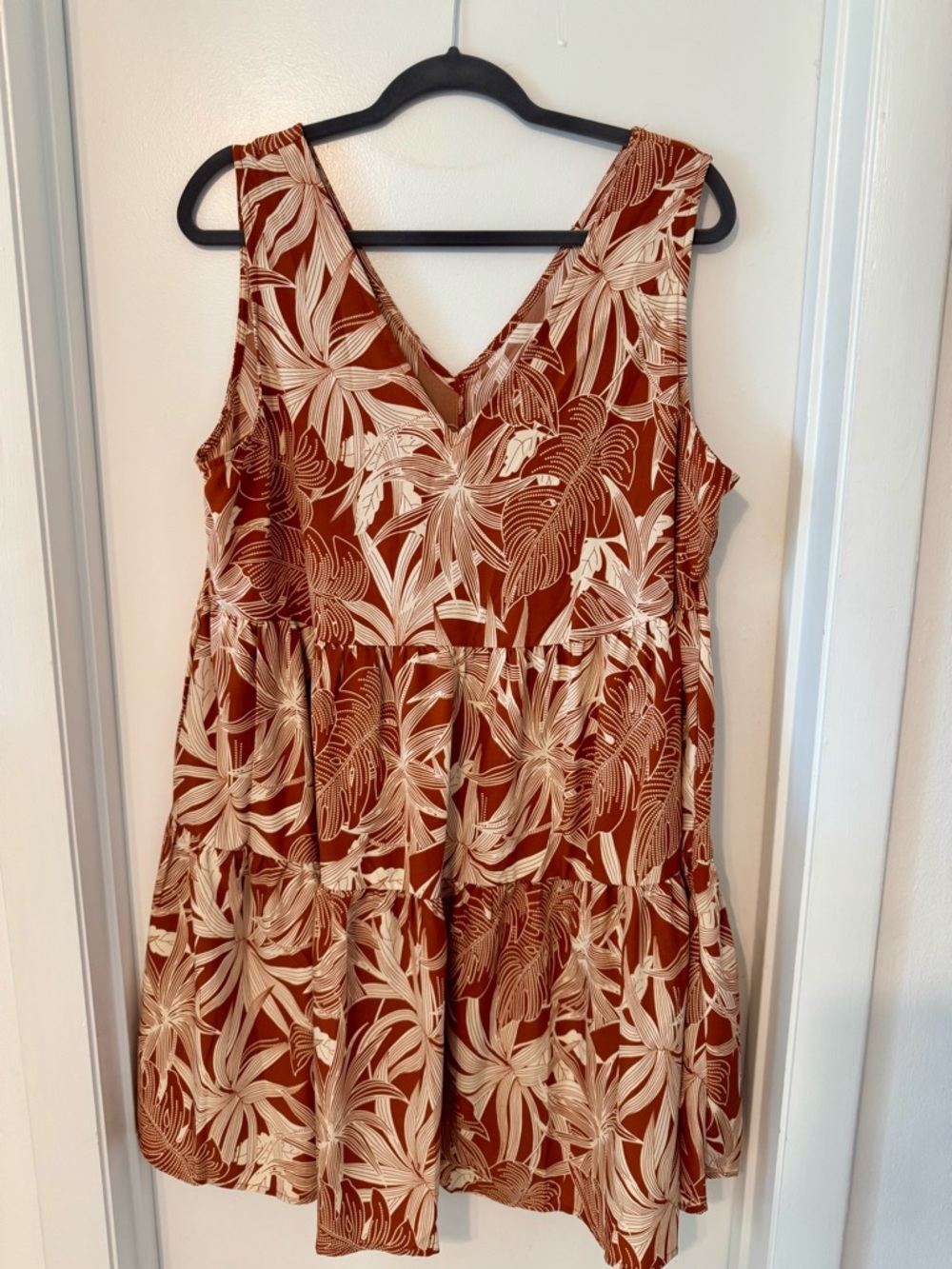 Sleeveless V-Neck Tiered Dress in Rust Floral